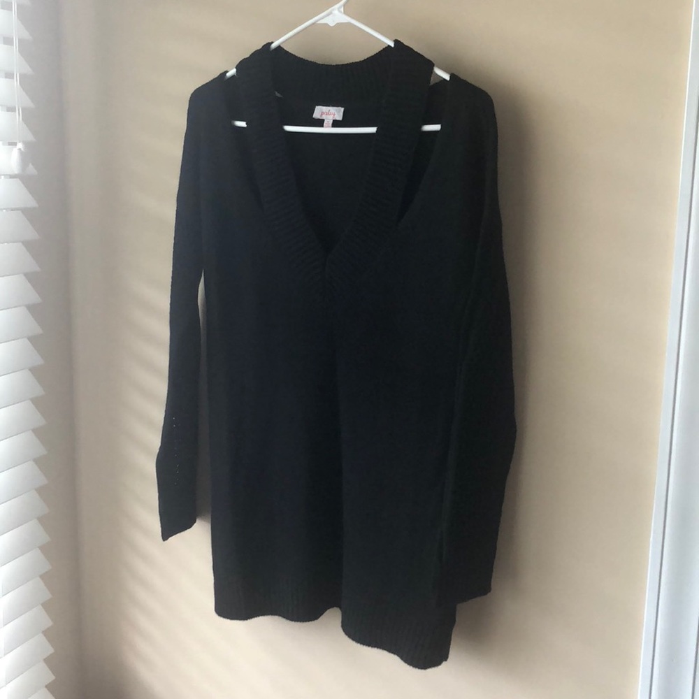Black pullover